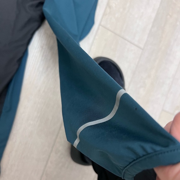 ASICS Men’s Quarter Zip Running Jacket Pullover Black Blue Athletic - Picture 3 of 6